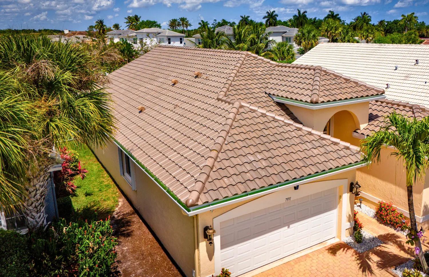 Distinctive Roofing - Giacchino Eagle Brown Gray Range 1