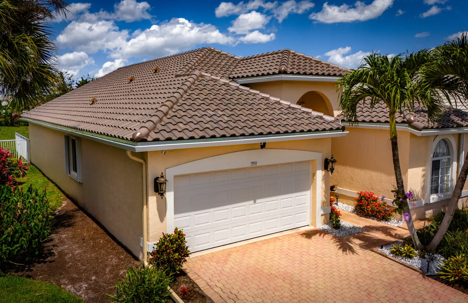 Distinctive Roofing - Giacchino Eagle Brown Gray Range 6