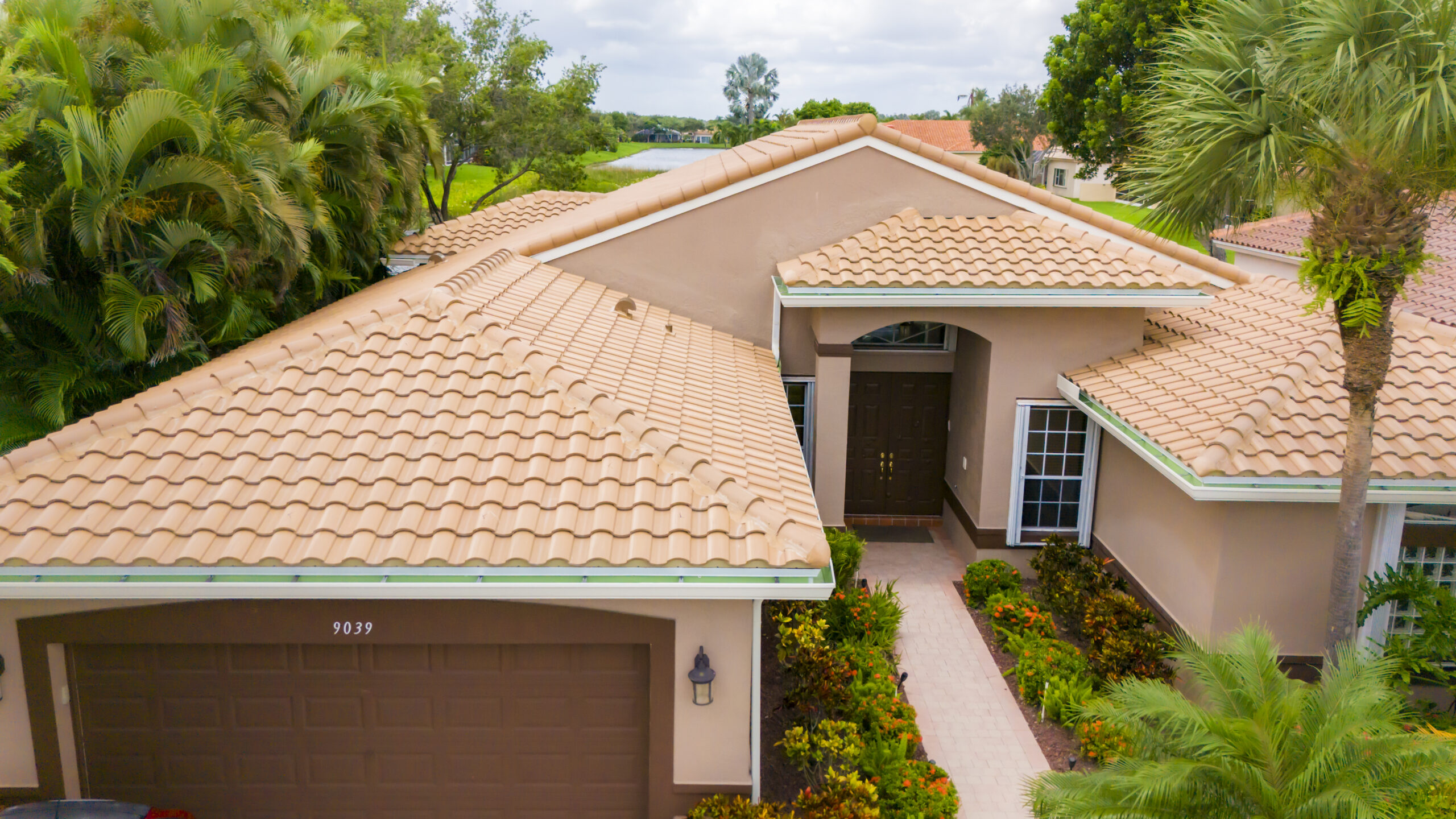 Distinctive Roofing - Roof Sealants and Coatings to Extend Roof Life Florida